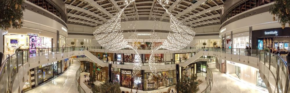 Dubai Mall Fashion Avenue — luxury shopping destination with designer boutiques and haute couture collections