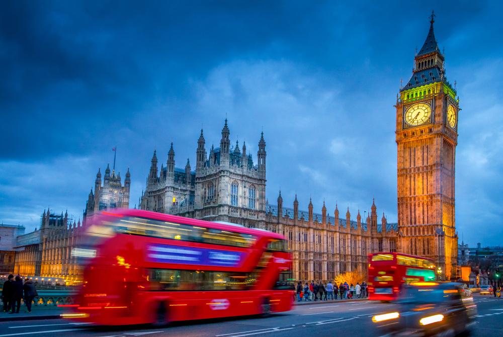 Big Ben and Houses of Parliament at twilight with red London buses — HauteBlack southern England journey